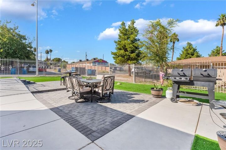 Property Photo: 370 North 13th Street NV 89101