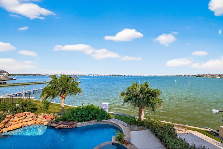 Property Photo:  2242 Marina Way  TX 77565 
