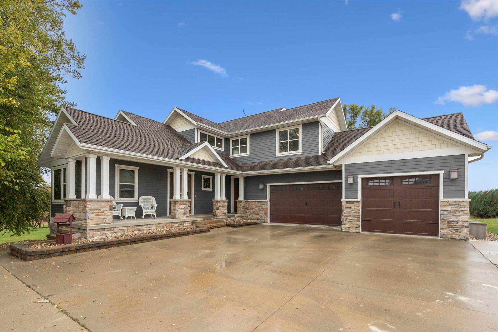 Property Photo:  2425 Bishop Avenue  IA 50677 