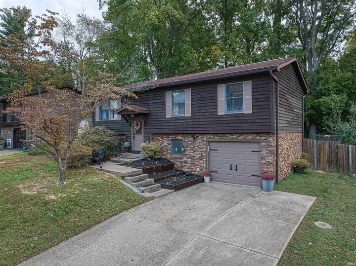 Property Photo: 5666 St. Catherine Court IN 47630