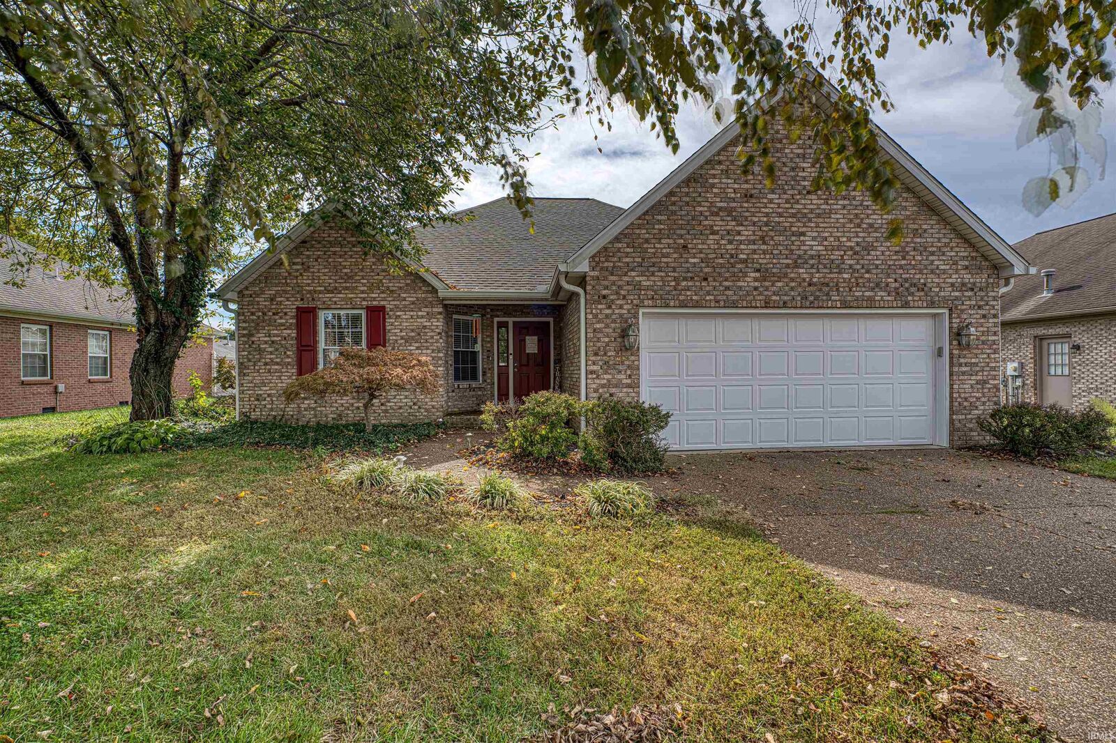 Property Photo: 213 Westbriar Boulevard IN 47630