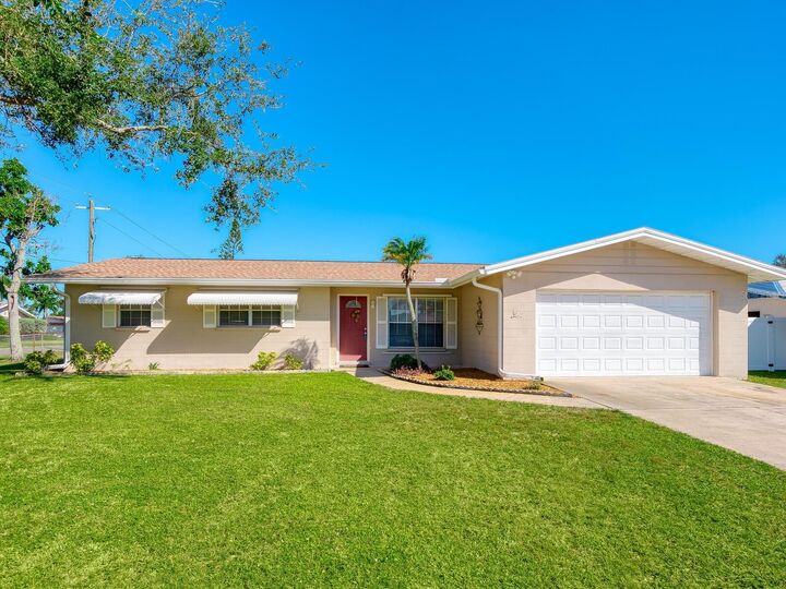 Property Photo: 2914 22nd Avenue W FL 34205