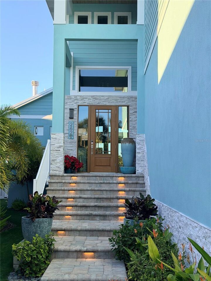 Property Photo:  262 Island Circle  FL 34242 