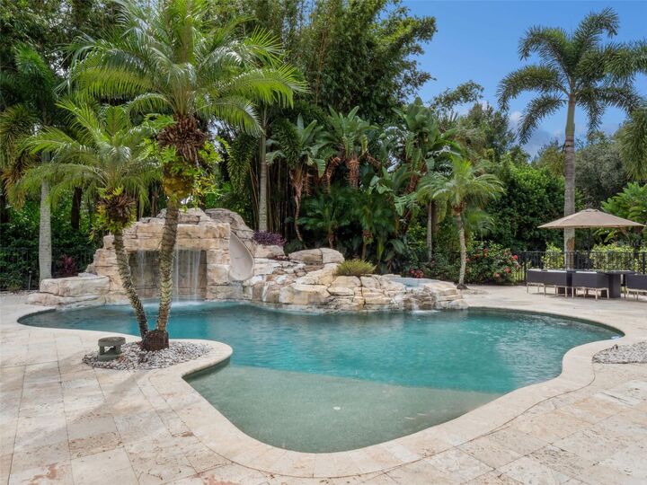 Property Photo: 1724 Windermeredown Place FL 34786