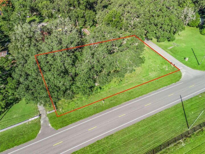 Property Photo:  5528 S US 301  FL 33513