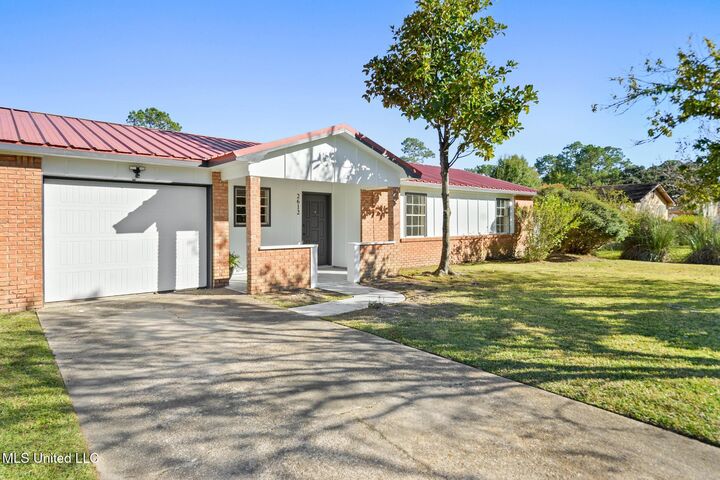 Property Photo:  2612 San Lorenzo Street  MS 39553 