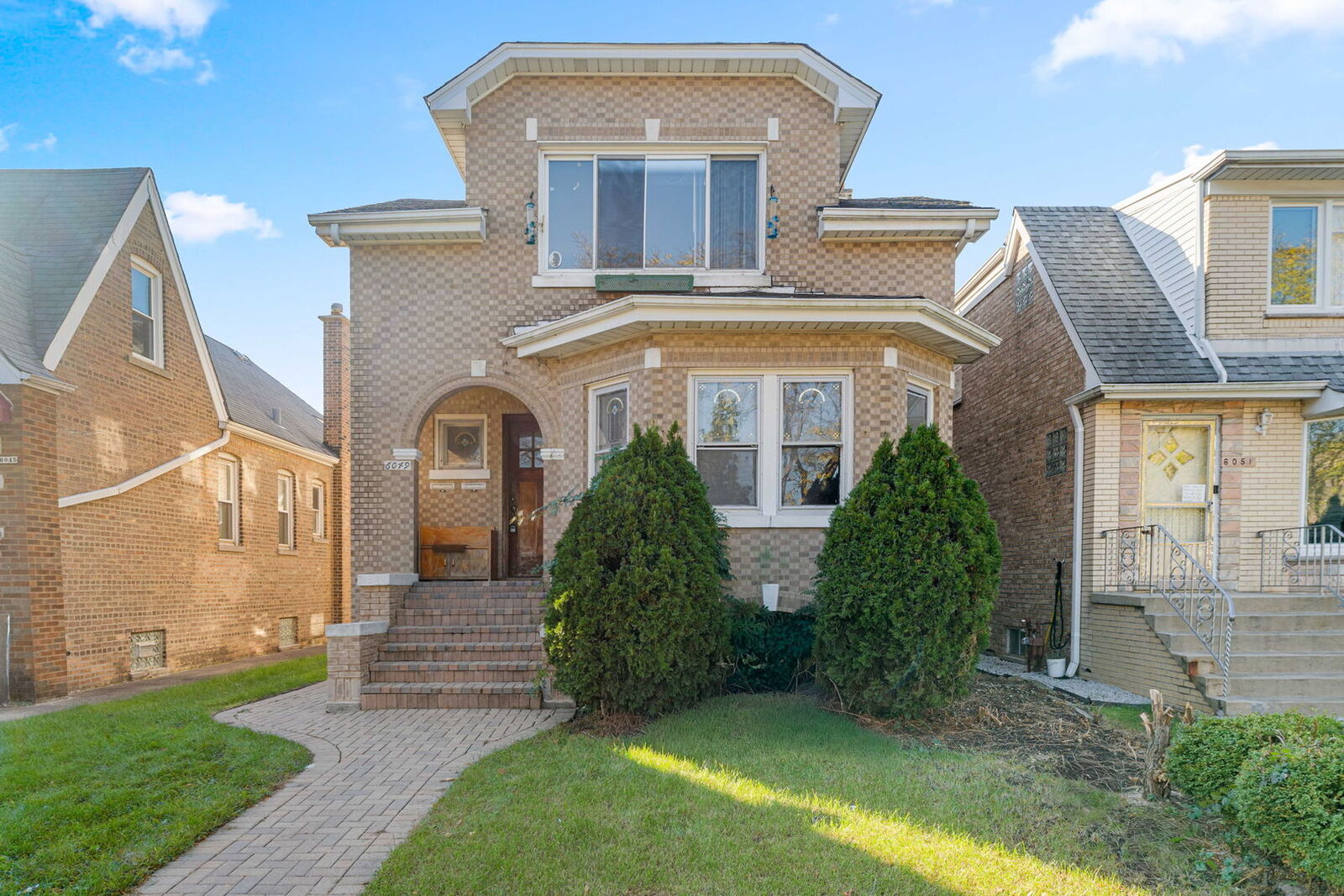 Property Photo: 6049 W Roscoe Street IL 60634