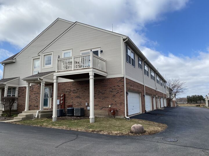 Property Photo: 620 W Natalie Lane IL 60101