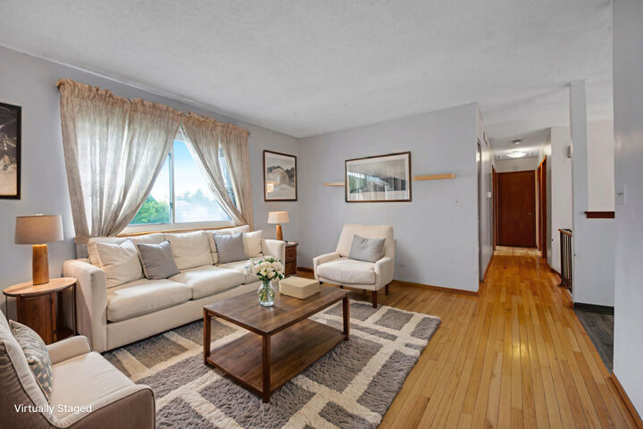 Property Photo: 4565 Dupont Drive IL 60133