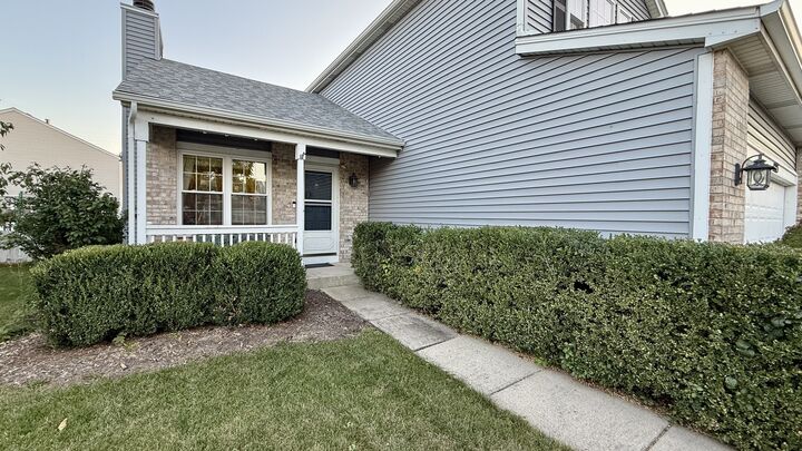Property Photo: 2075 Longwood Court IL 60446