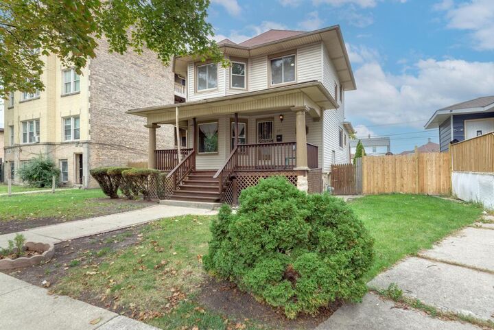 Property Photo: 820 S 17th Avenue IL 60153