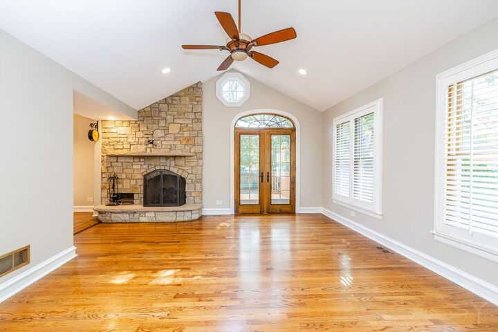 Property Photo:  425 N Catherine Avenue  IL 60526 