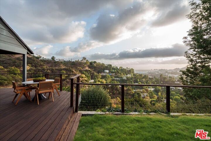 Property Photo: 7420 Cervantes Place CA 90046