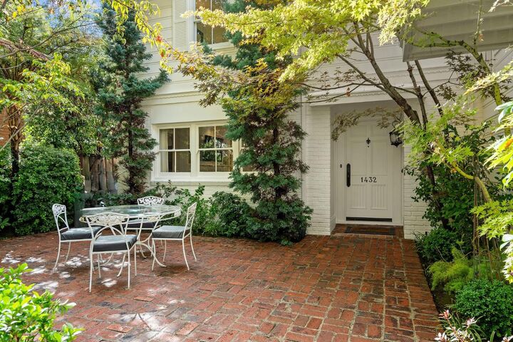 Property Photo: 1432 Teneighth Way CA 95818