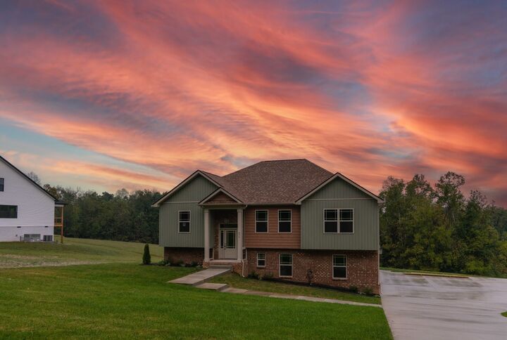 Property Photo: 975 Palmyra Road TN 37040