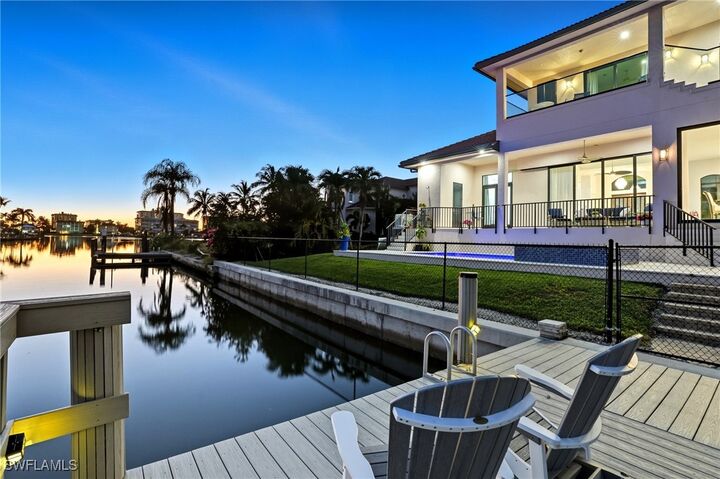 Property Photo: 388 Pine Avenue FL 34108