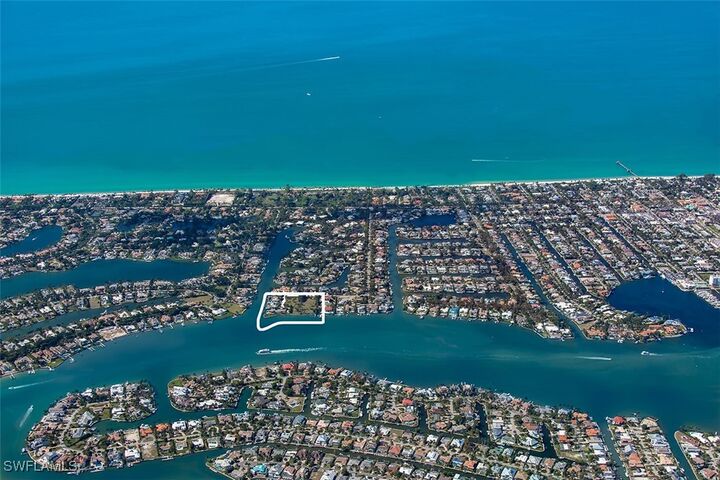 Property Photo:  820 Jamaica Lane  FL 34102 