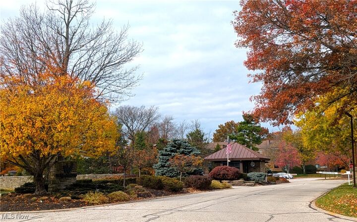 Property Photo:  210 Teal Trace 210  OH 44124 