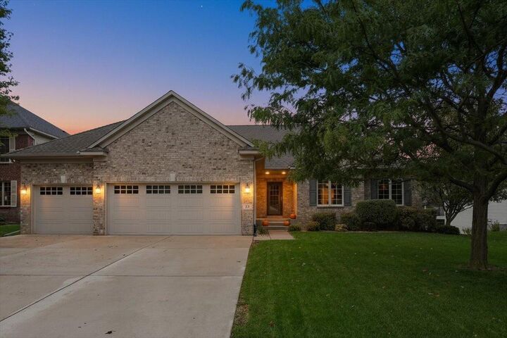 53 E Canyon Drive  Hudson WI 54016 photo