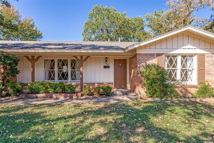 Property Photo:  6229 Warrington Place  TX 76112 