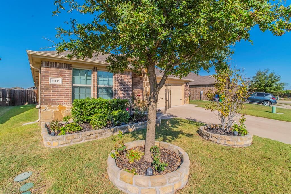 Property Photo: 817 Horton Street TX 75189