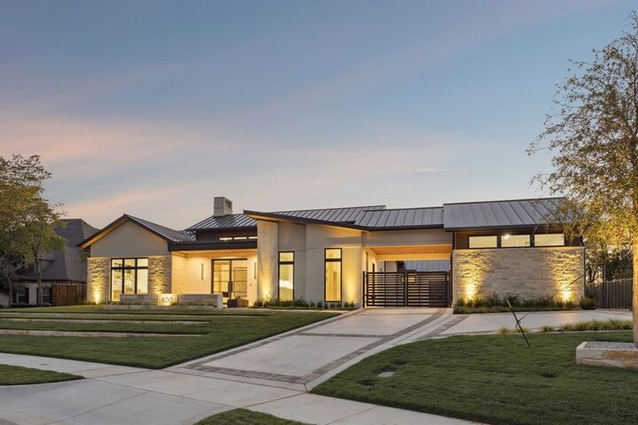 Property Photo: 600 Pemberton Drive TX 76092