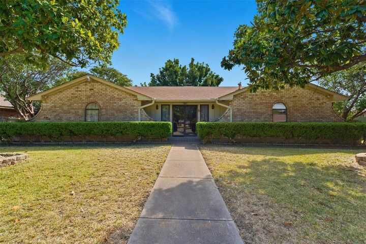 Property Photo:  205 Hillcrest Drive  TX 76065