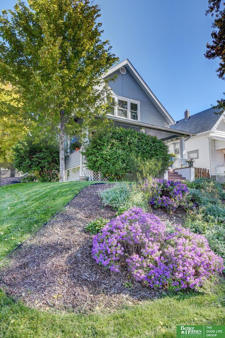 Property Photo: 2301 S 35th Avenue NE 68105