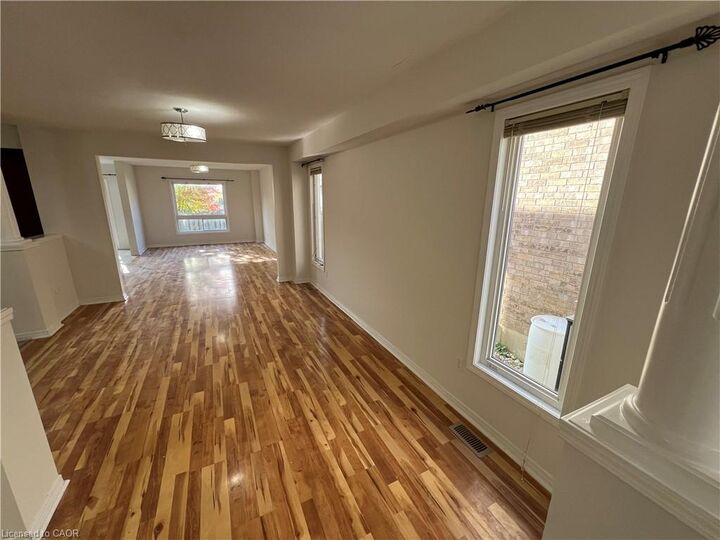 Photo de la propriété: 14 Iron Gate Street Upper ON N2N 3P9