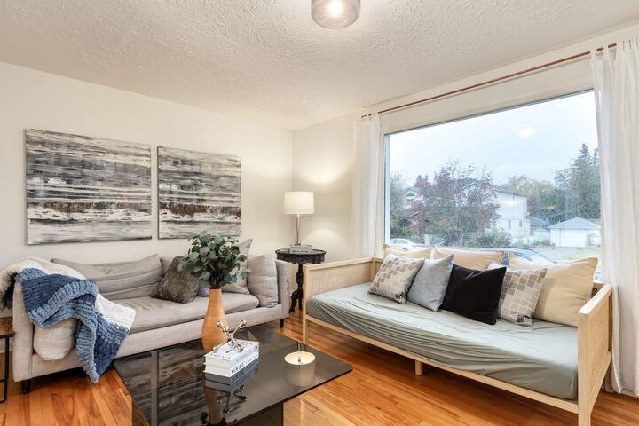 Property Photo: 437 30 Avenue NW AB T2M 2N5