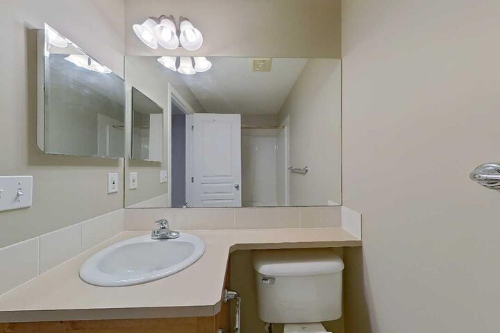 Photo de la propriété: 295 Blackfoot Road W 4 AB T1K 8A6