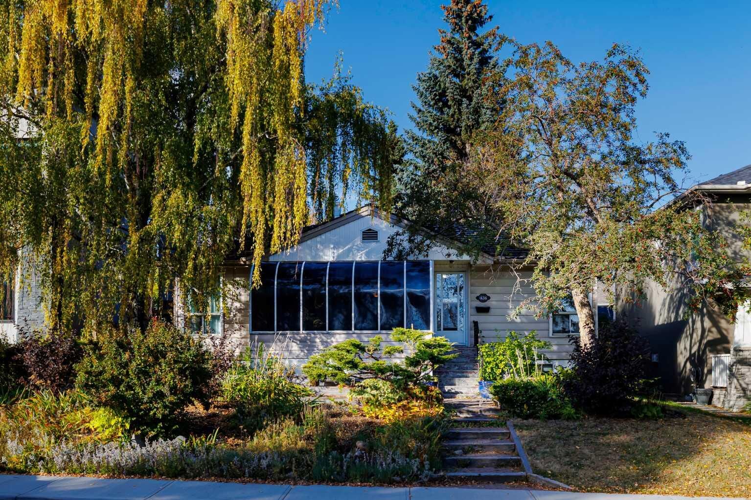 Property Photo: 428 49 Avenue SW AB T2S 1G2