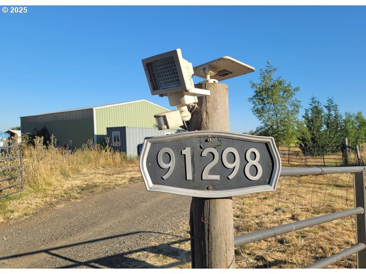 Property Photo:  91298 Oak Crest Rd  OR 97408 