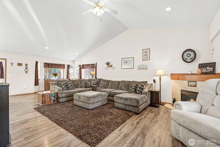 Property Photo:  2306  215th Street E  WA 98387 