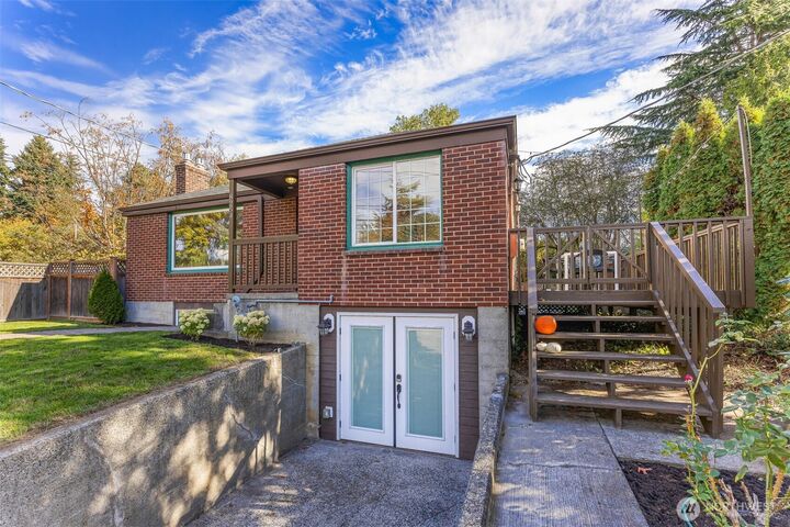 Property Photo: 8254 Bagley Avenue N WA 98103