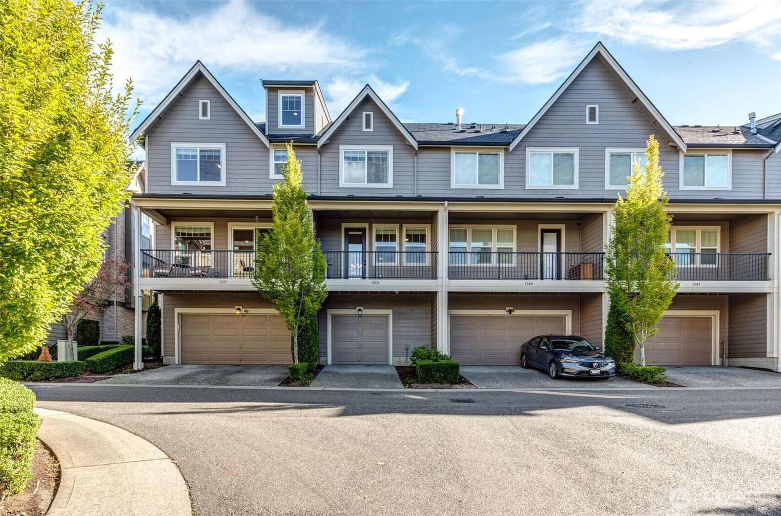 Property Photo: 1313 Brooklyn Walk NE 18 WA 98029