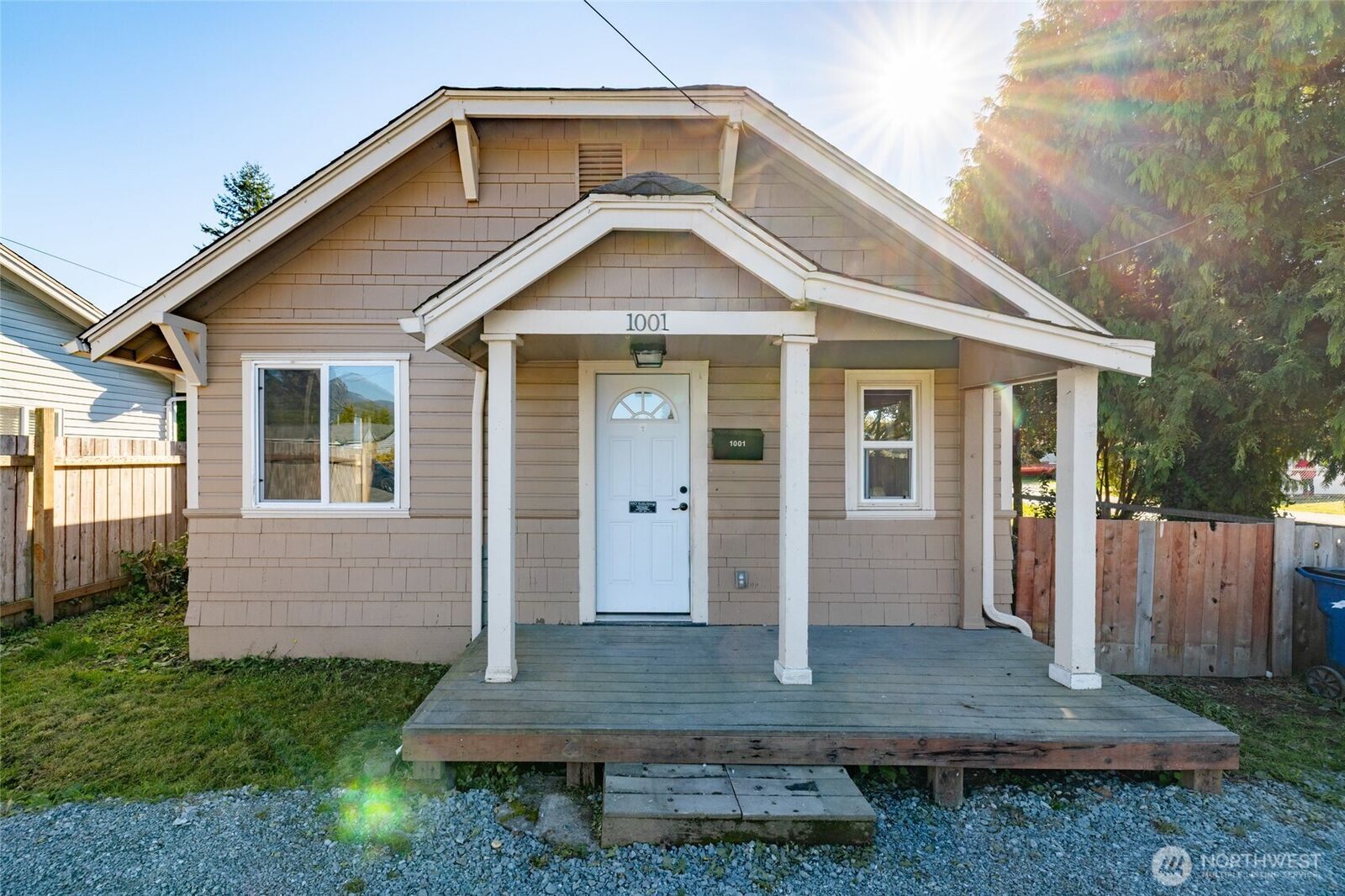 Property Photo:  1001  Warner Street  WA 98284 