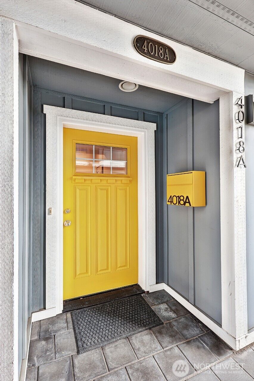 Property Photo:  4018  Linden Avenue N A  WA 98103 