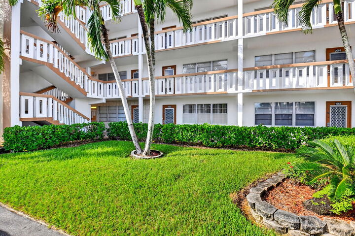 Property Photo: 1069 Cornwall D FL 33434