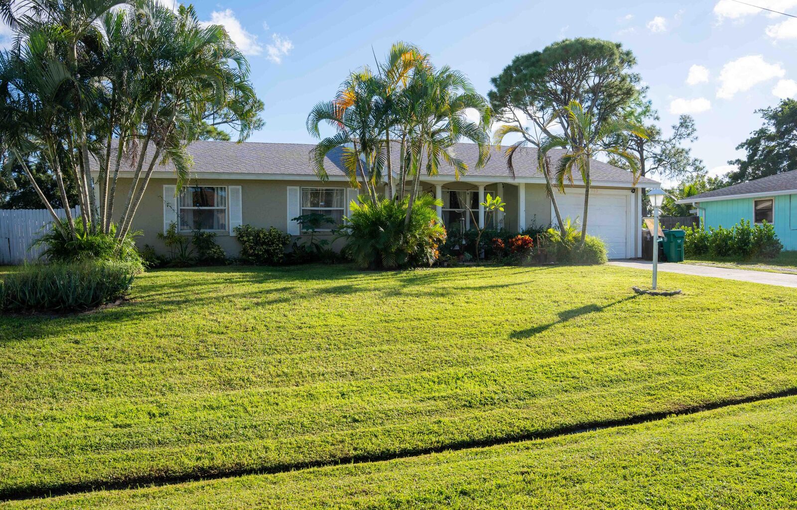 Property Photo:  382 SE Evans Avenue  FL 34984
