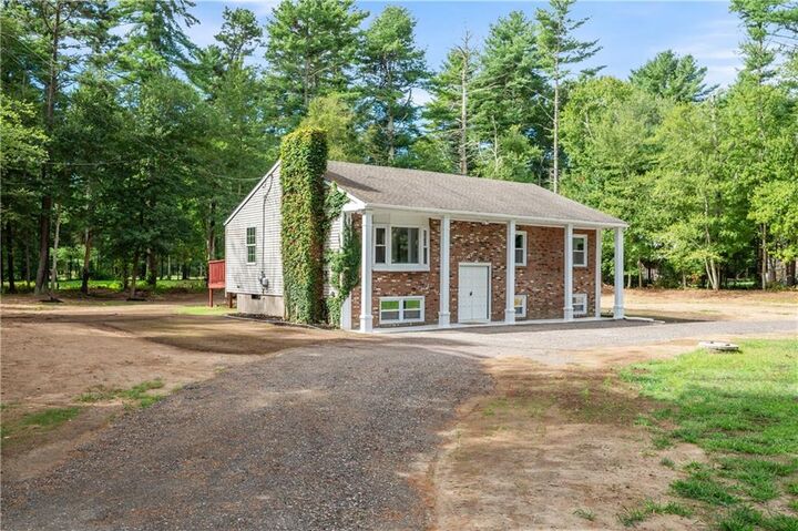 Property Photo:  14 Crestwood Drive  RI 02832 