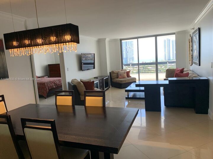 Property Photo: 19101 NE 36th Ct 2109 FL 33180
