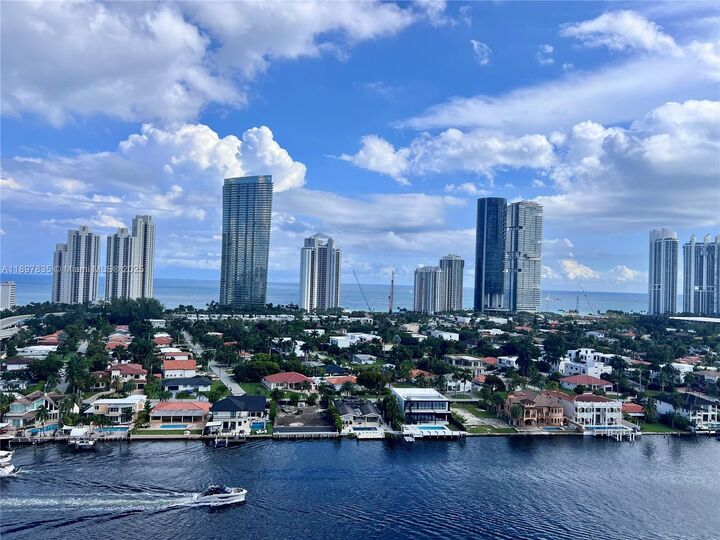 Property Photo:  19101 NE 36th Ct 2109  FL 33180 