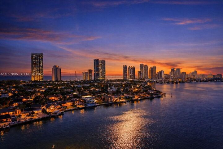 Property Photo:  19101 NE 36th Ct 2109  FL 33180 