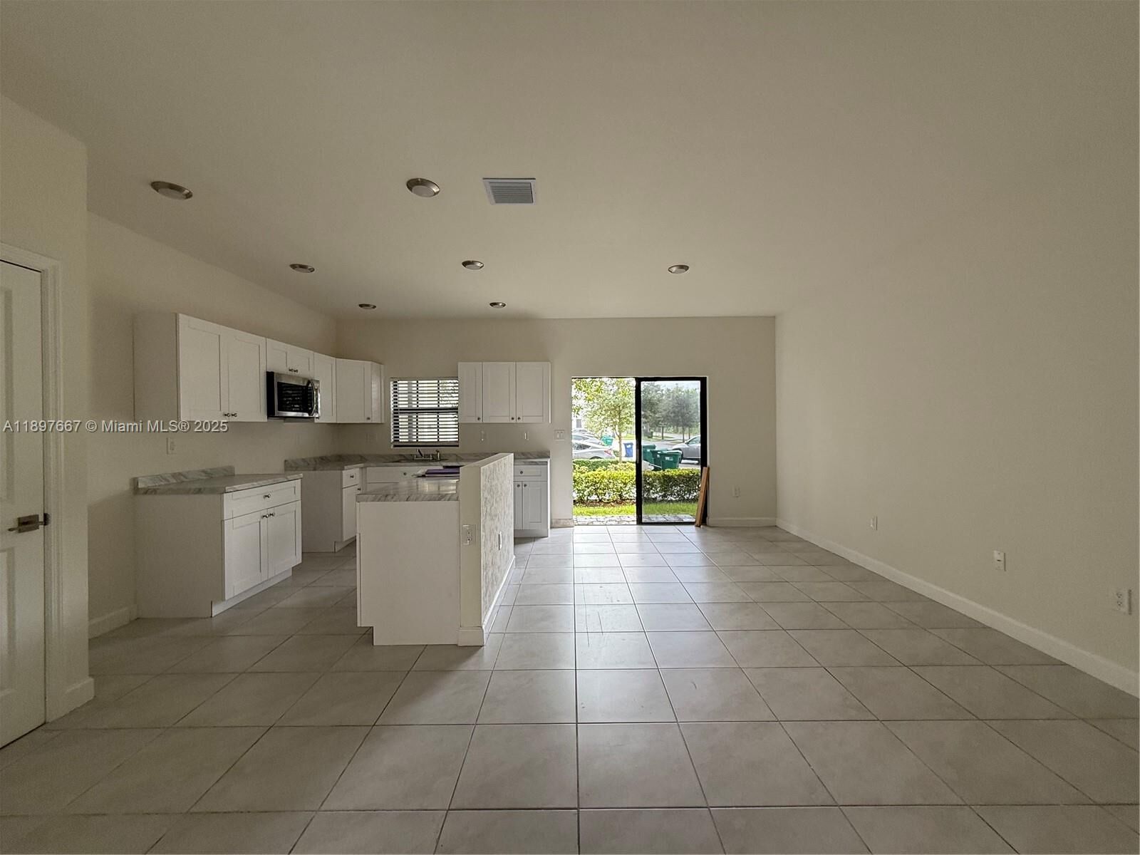 Property Photo:  1106 SW 7th Ct  FL 33034 