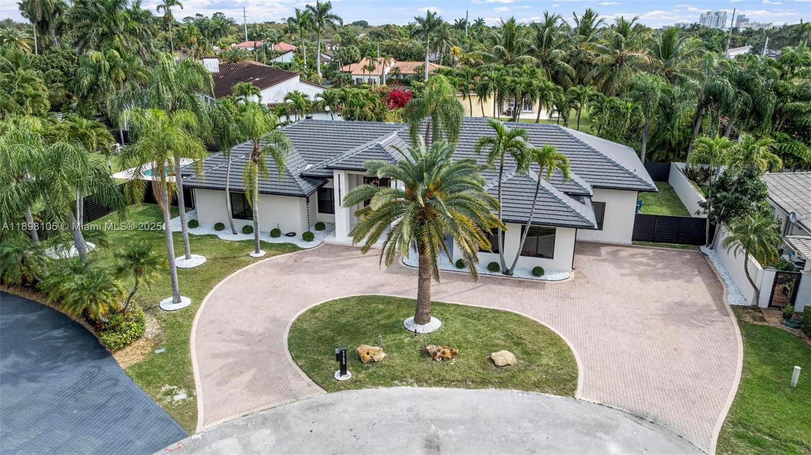 Property Photo: 7755 SW 85th Ct FL 33143