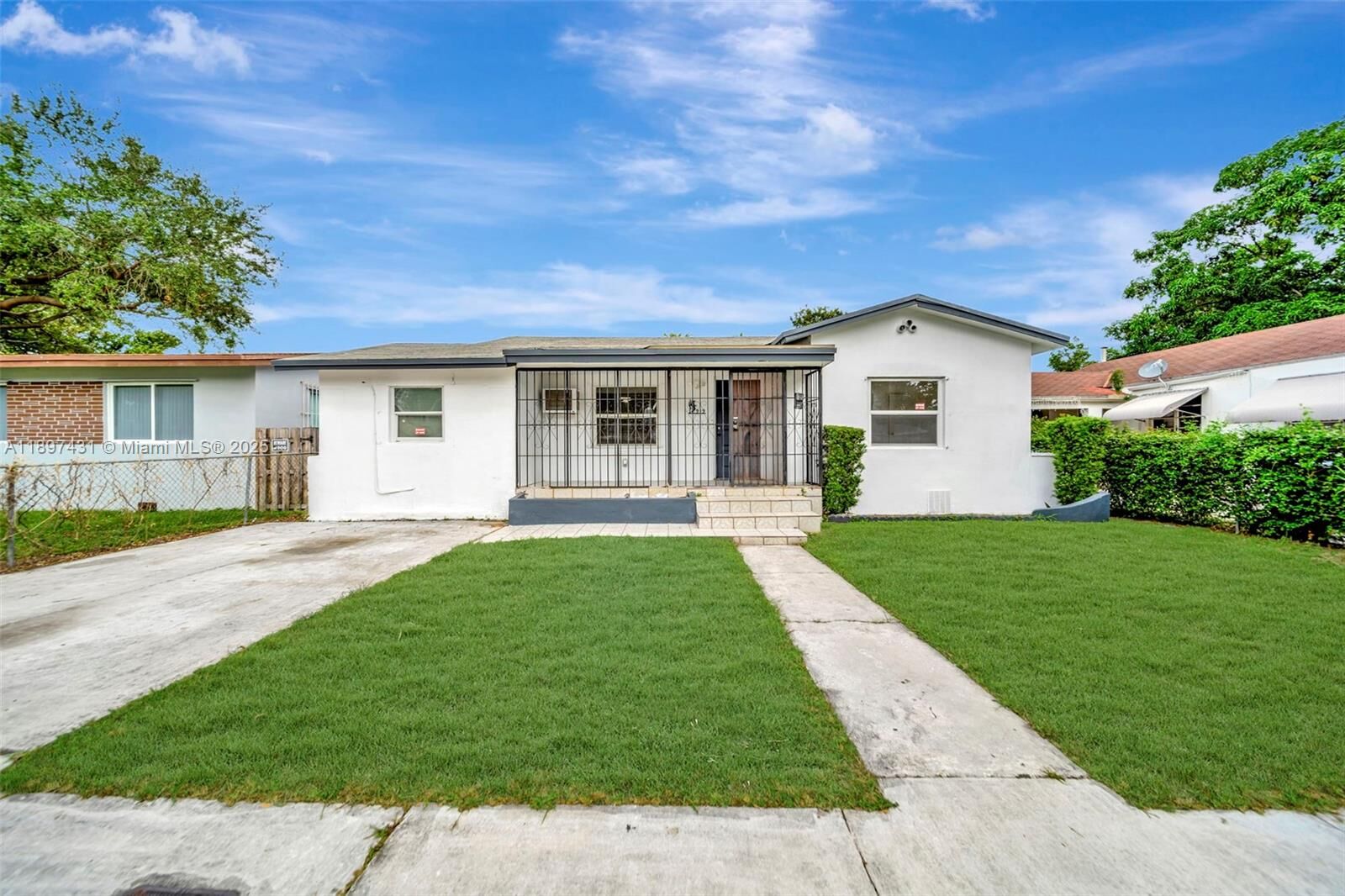 Property Photo:  919 NW 76th St  FL 33150 