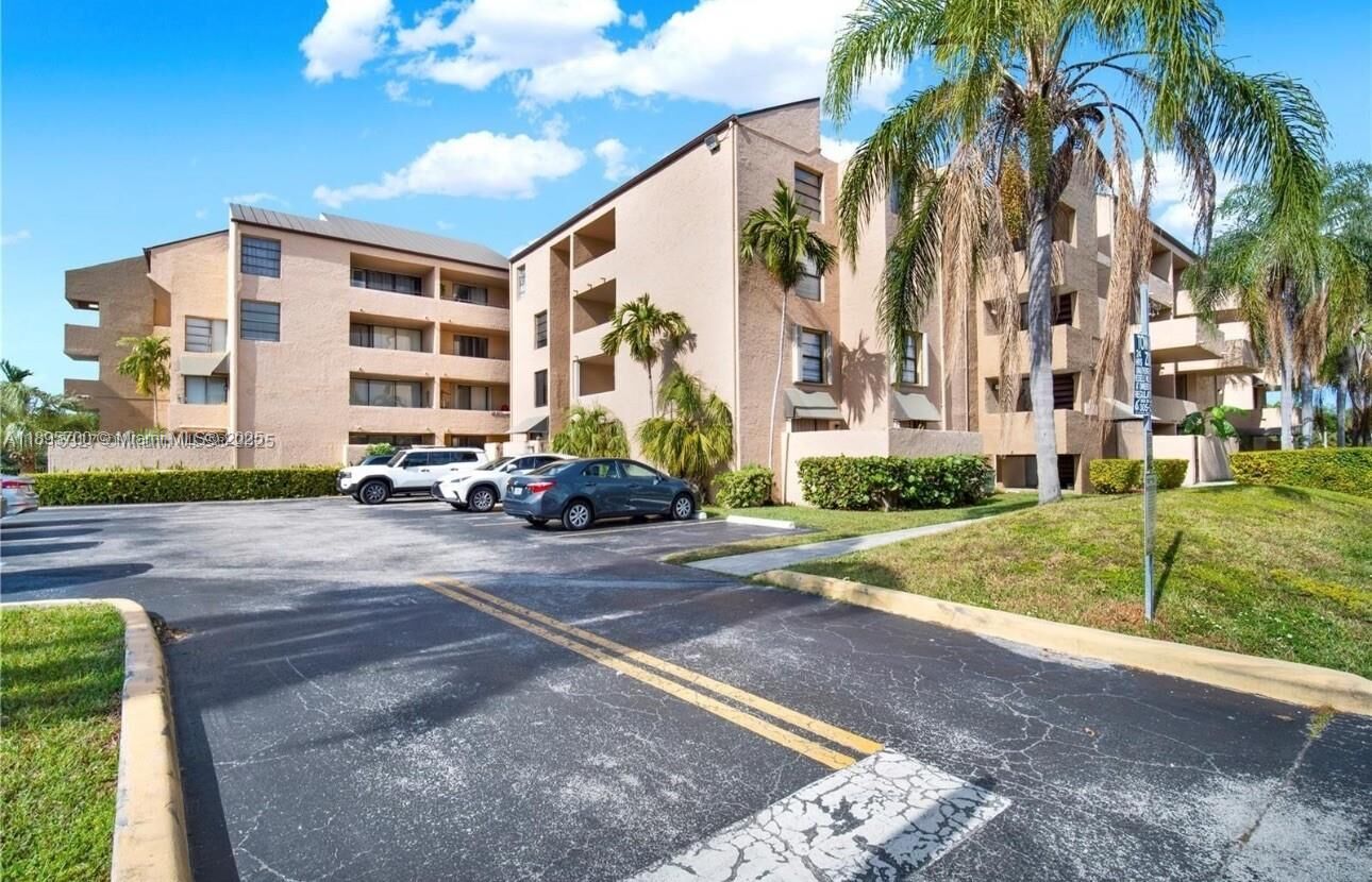 Property Photo: 10500 SW 108th Ave B315 FL 33176