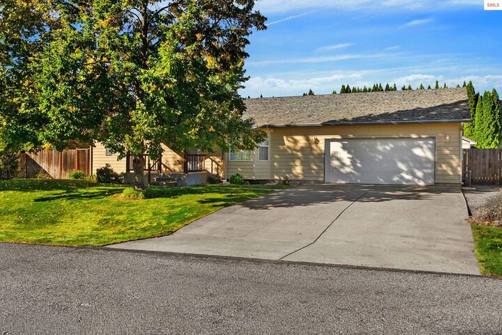 Property Photo: 8419 N Cloverleaf ID 83835