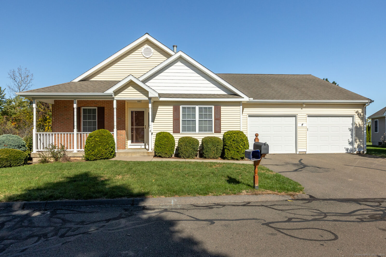 Property Photo: 3 Quail Hollow Close 3 CT 06066